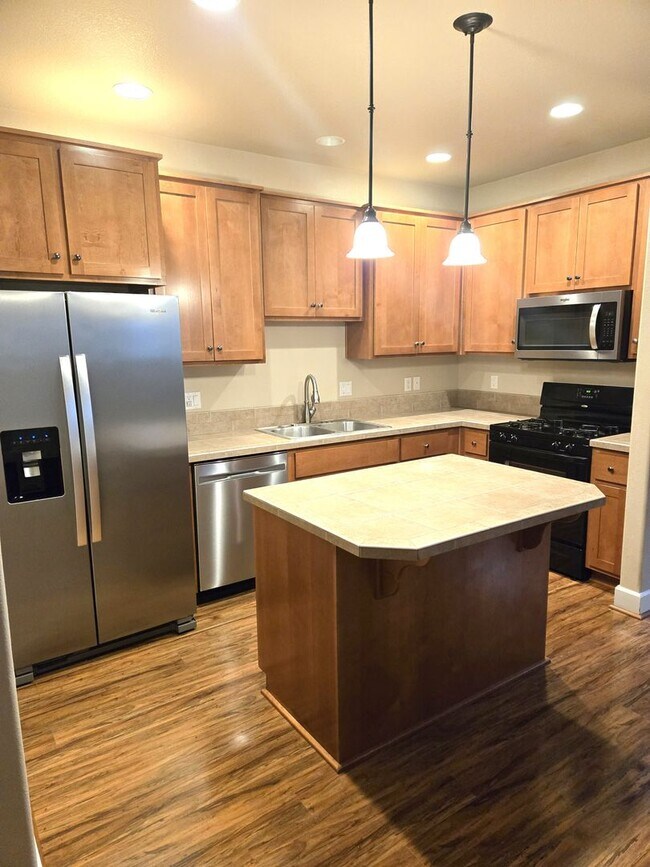 Foto del edificio - Tons of Space ! Walk to Park!  Newer 2017 ...