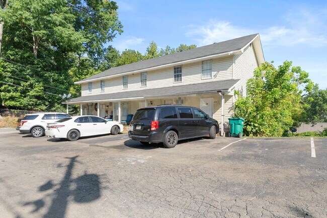 Foto del edificio - One Bedroom Apt Available For Immediate Oc...