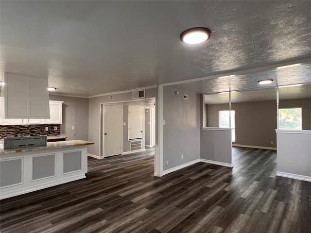 Foto del edificio - 8506 Woodside Rd