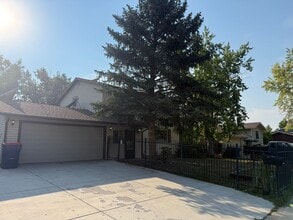Building Photo - 13445 Green Cir