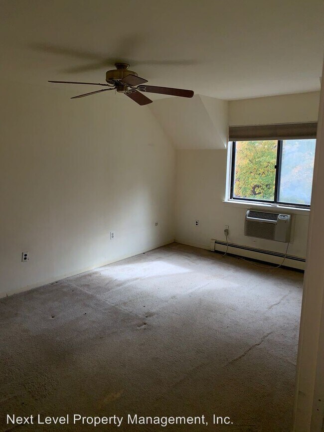 Building Photo - 9 Heritage Dr