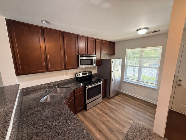 Foto del edificio - Upgraded Townhome