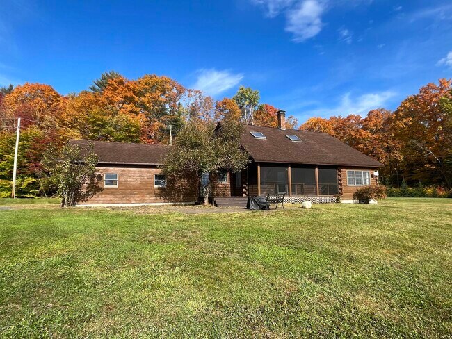 Foto del edificio - 820 White School Rd