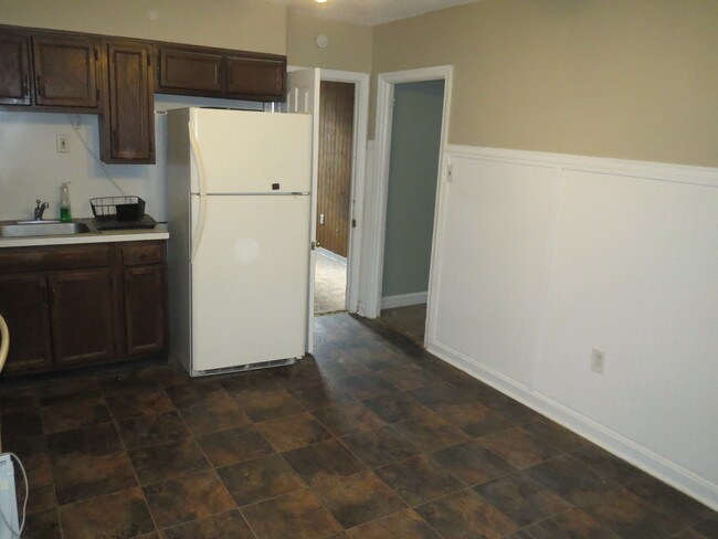 Kitchen - 27 Edison Rd