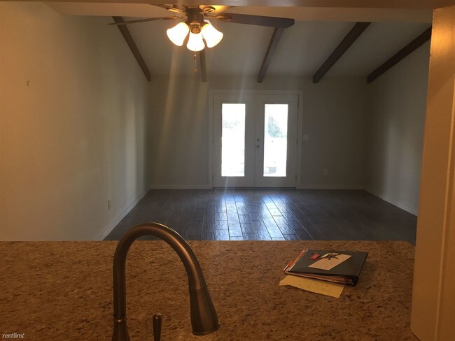 Building Photo - 3 br, 2 bath Townhome - 219 Lora Street