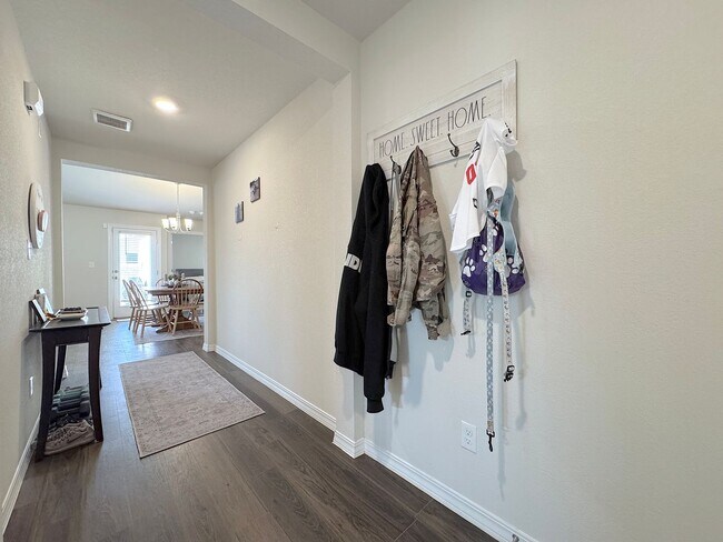 Foto del edificio - East El Paso 3 bed Refrig A/C w/Solar Panels!