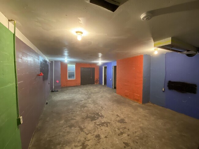 Building Photo - 711 S Dewey St