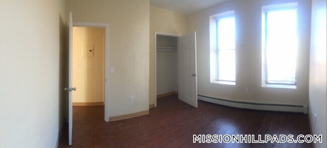 Building Photo - 13 Ruggles St