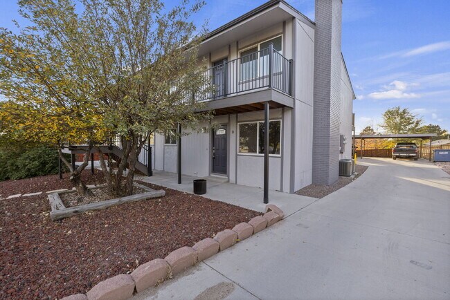 Foto del edificio - Cozy Comfort: Spacious 2-Bedroom Retreat w...