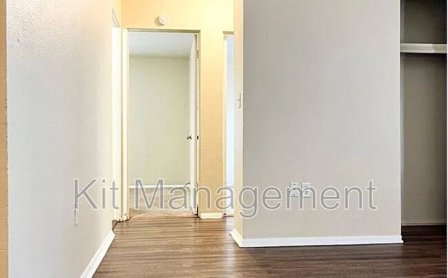 Building Photo - 1919 W Alexis Rd