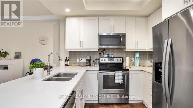 Building Photo - 505-1505 Talbot St