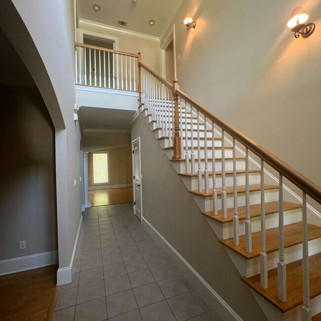 Building Photo - 110 Parkside Dr