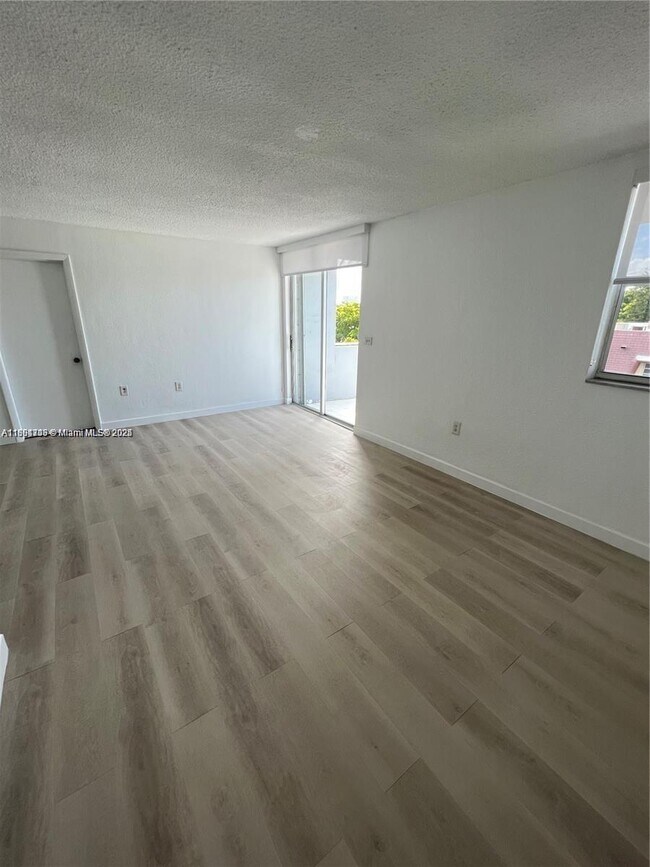 Foto del edificio - 1145 Normandy Dr