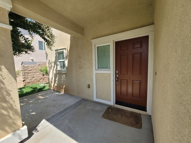 Building Photo - Modern 2-Story 4-Bedroom Home in Jurupa Va...