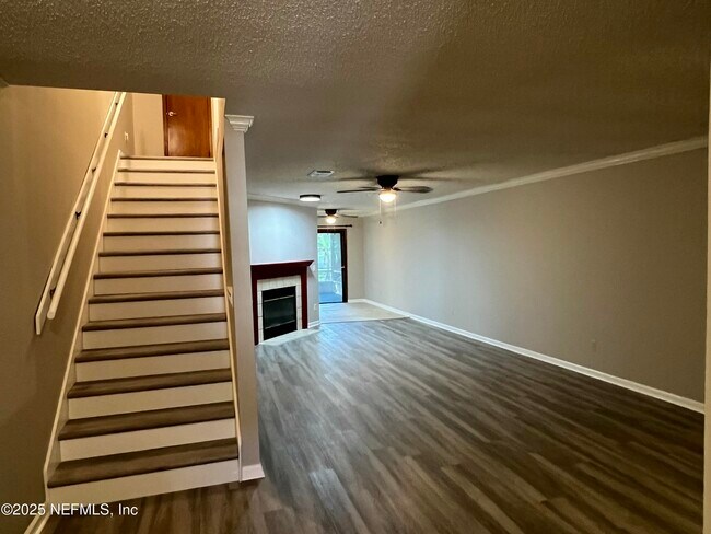 Building Photo - 4022 Laurelwood Dr