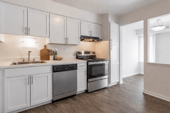Building Photo - Pine Ridge Apartments - Southfield, MI