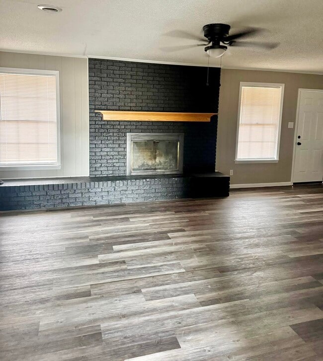 Foto del edificio - 109 Wildwood Dr