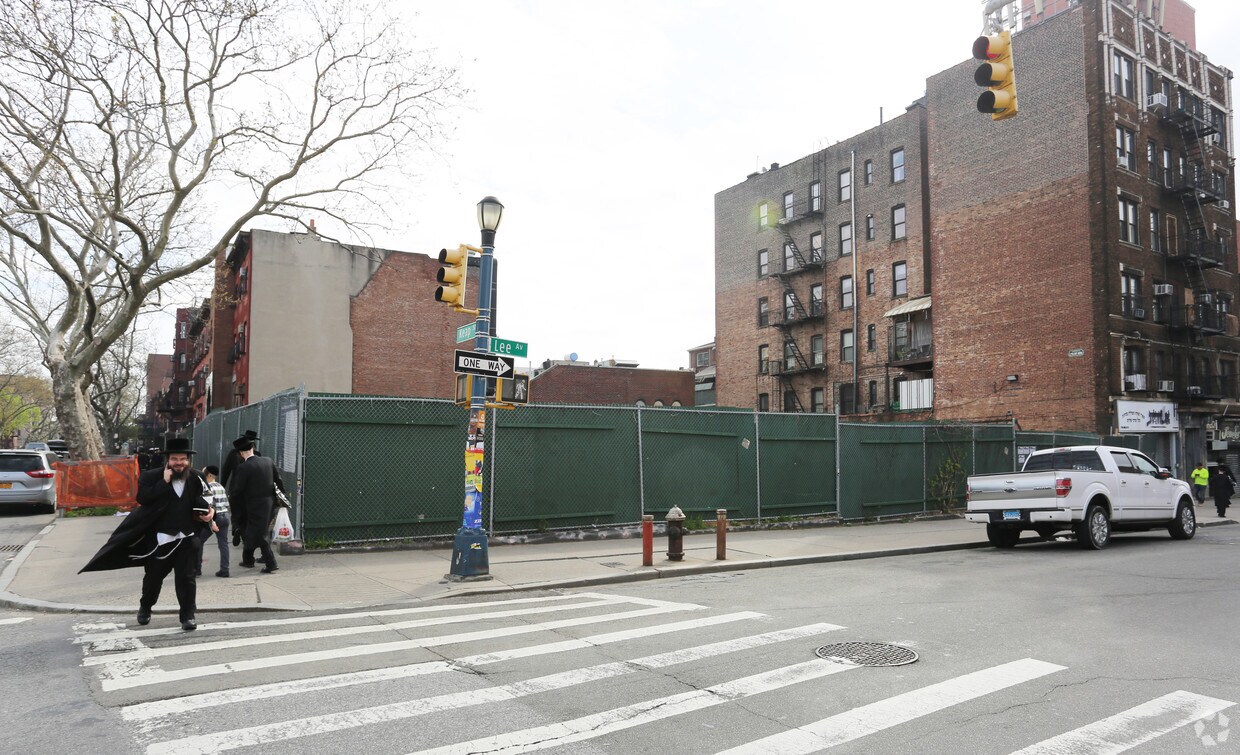 Building Photo - 103 Lee Ave