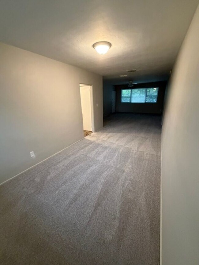 Foto del edificio - 2117 Spring Park Rd