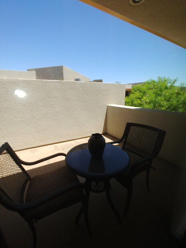 Building Photo - 409 N Avenida Caballeros
