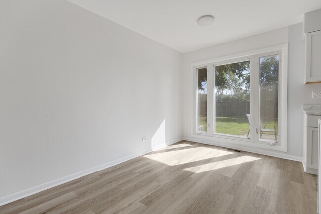 Foto del edificio - 1031 Maple Ln