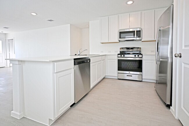 Building Photo - 1601 Tiptop Mdw