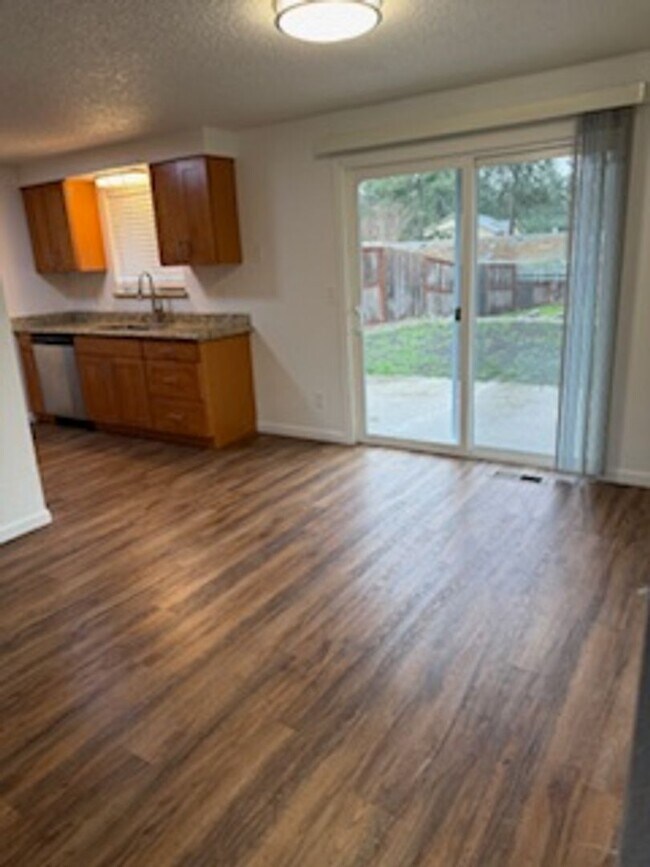 Foto del edificio - 11217-11219 105th Ave SW