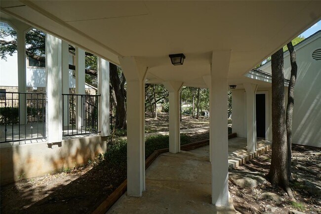 Building Photo - 8106 Forest Mesa Dr