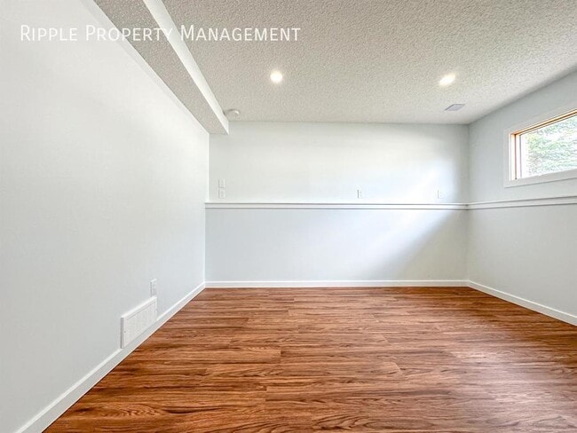Photo du bâtiment - Modern 5 Beds, 3 Baths Single- Family | No...