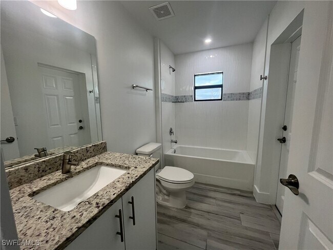 Foto del edificio - 609 NW 37th Ave