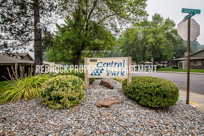 Foto del edificio - 6017 E 6th Ave