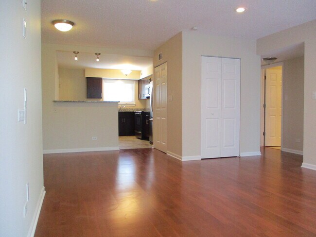 Building Photo - 9400 Bay Colony Dr