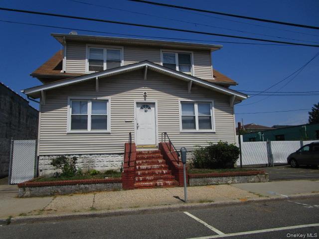 Foto principal - 99 E Merrick Rd