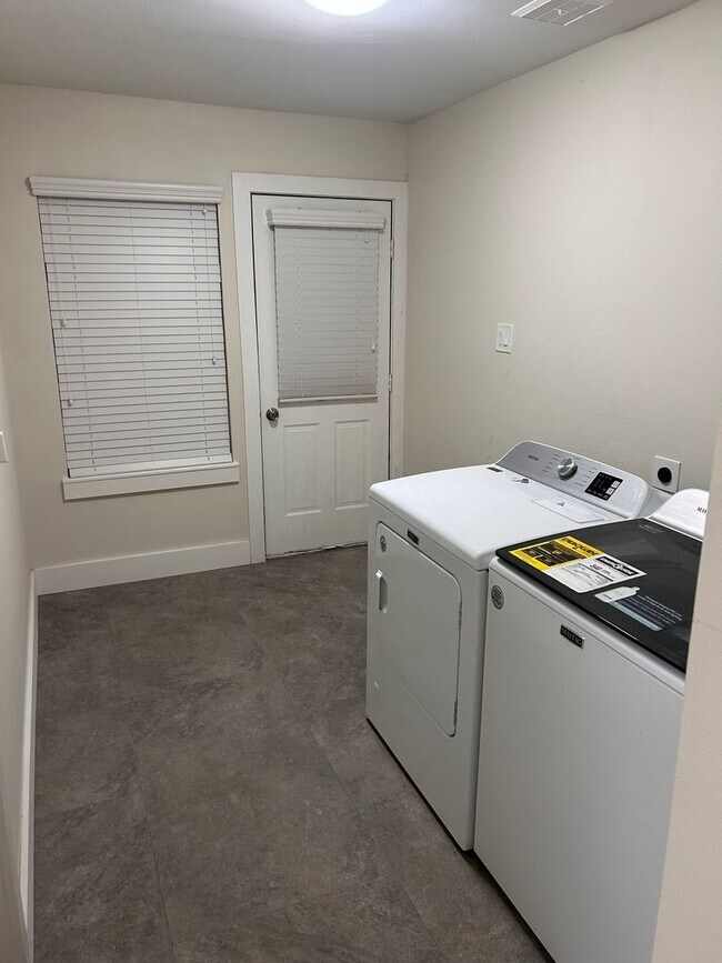 Building Photo - Spacious 4BR House in Spring