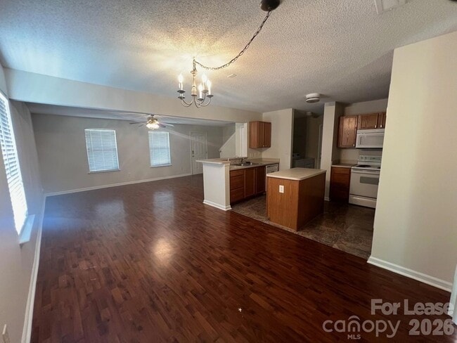 Building Photo - 176 English Hills Dr