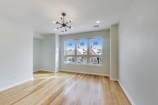 Building Photo - 1338 N Hamlin Ave