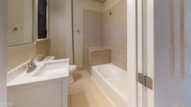 Foto del edificio - 1 br, 1 bath Triplex - 1731 W BERKS ST Unit 1