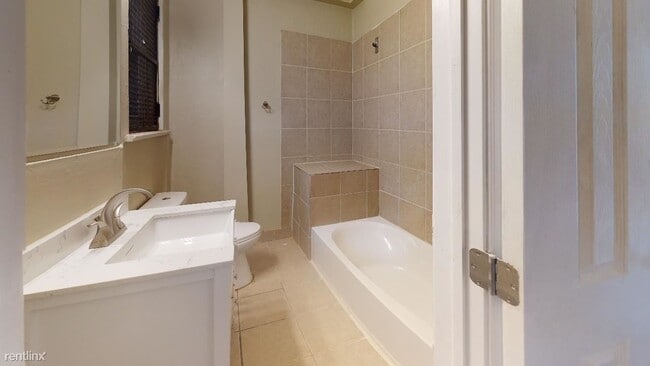 Building Photo - 1 br, 1 bath Triplex - 1731 W BERKS ST Unit 1