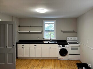 Building Photo - 119 N 7th Ave W
