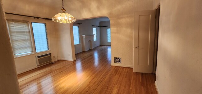 Foto del edificio - 419 N Stanley Ave