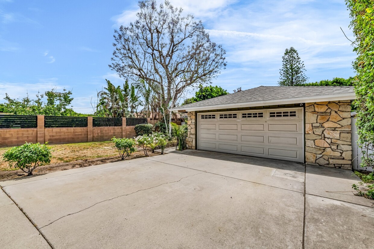 Primary Photo - 13004 Lull St