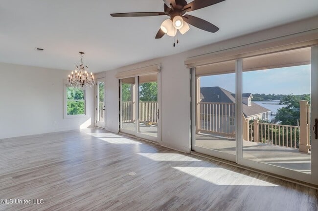 Foto del edificio - 238 Lovers Ln