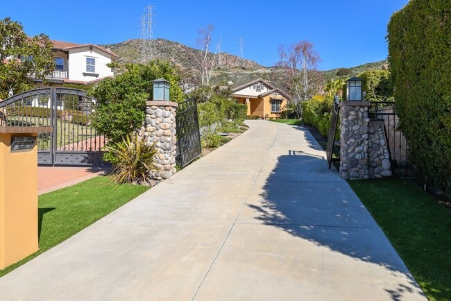 Foto del edificio - Single Story Dos Vientos Home, 3 Bedrooms, Office/Den, 3 Baths, Private Courtyard