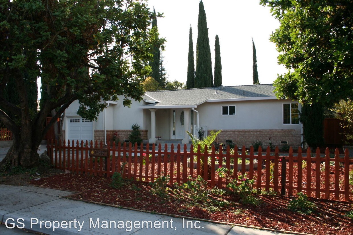 Primary Photo - 3 br, 2 bath House - 13237 Quito Road