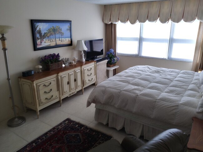 MASTER BR 2 - 3410 Galt Ocean Dr