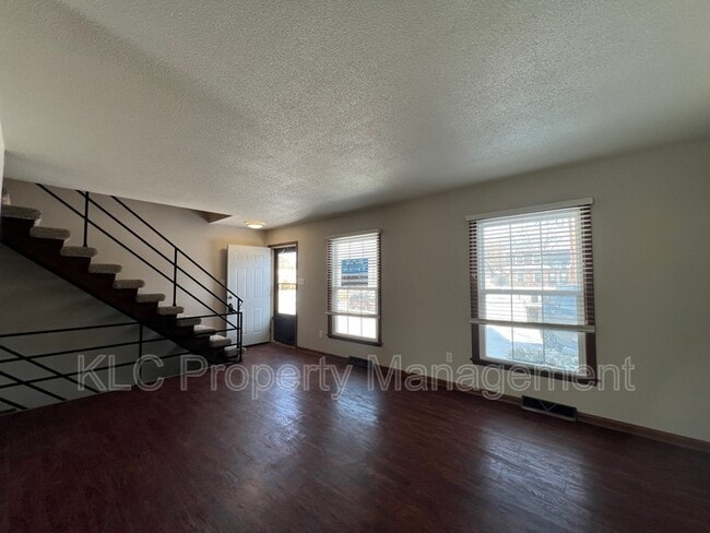 Foto del edificio - 6650 Holcomb Cir