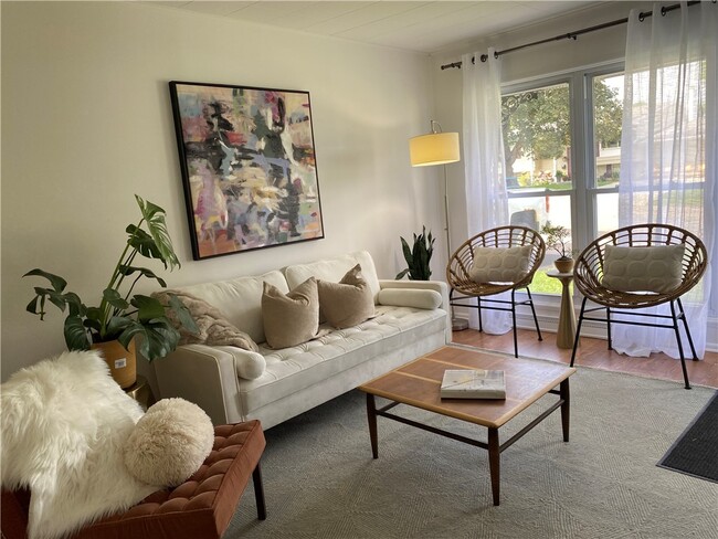 Building Photo - 215 Lee Ave