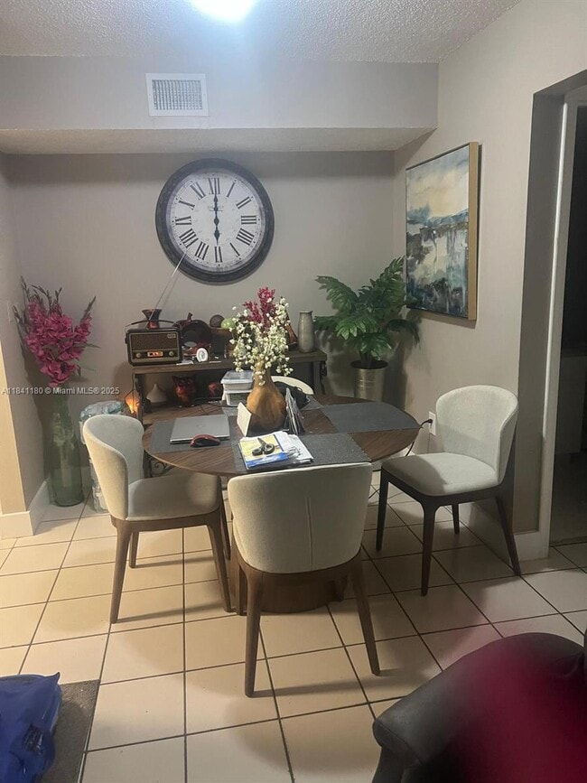 Foto del edificio - 560 NW 114th Ave