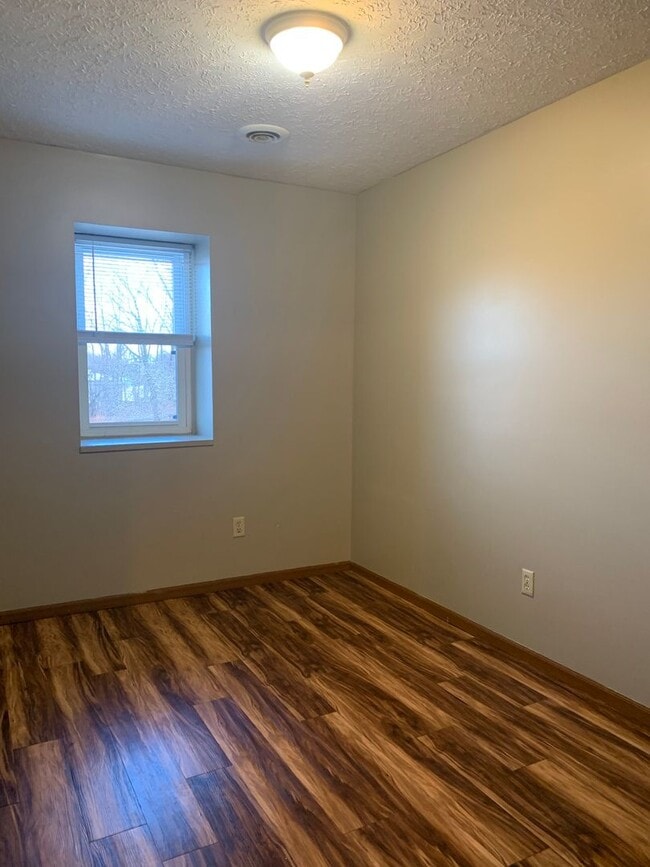 Foto del edificio - 347 E Market St