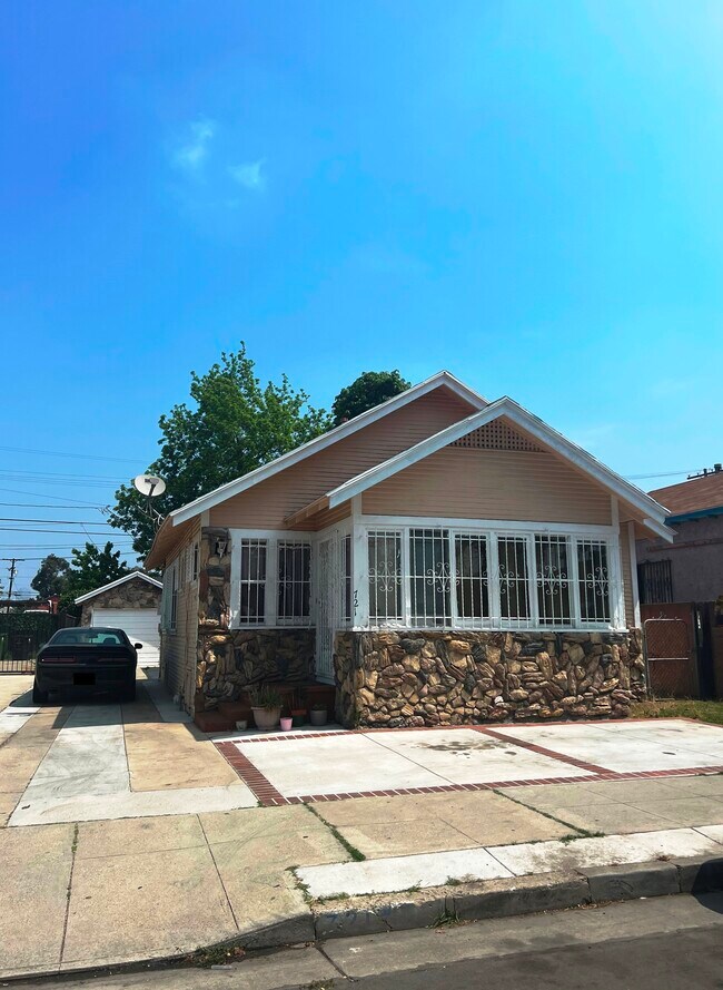 Property - 2 units on a lot - 721 E 42nd St